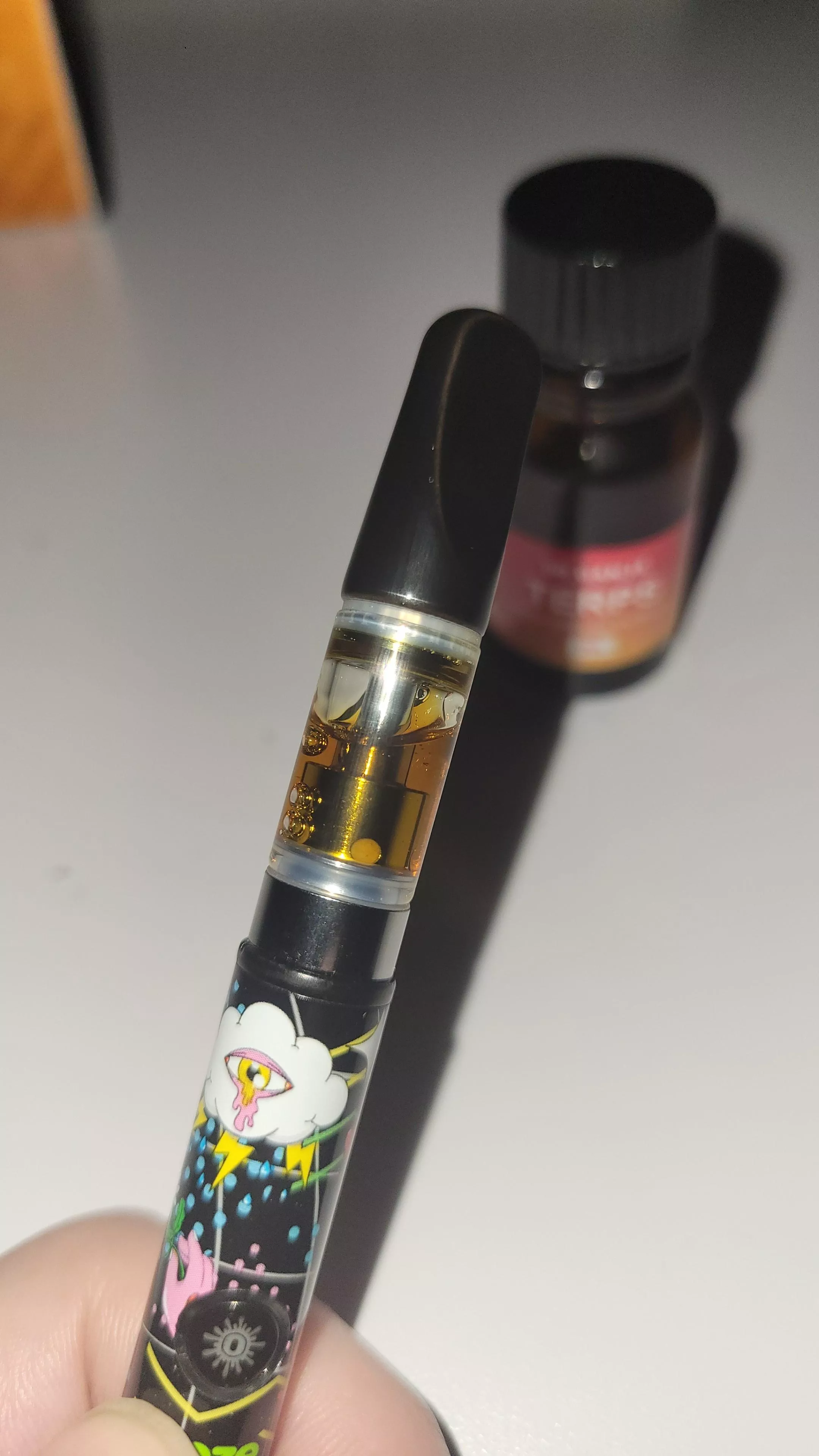 Mixed up the Crunchers distillate with Dr. Ganja HTFSE, 2:5 ratio HTE to dist this things really smoothe smokes like a high end resin/rosin pen. Max core .5g hardware hits nice with preheat but cooling down between hits. Yeah like none of that throat har