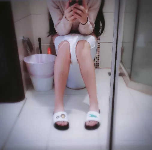 Mommy is trying to potty train me