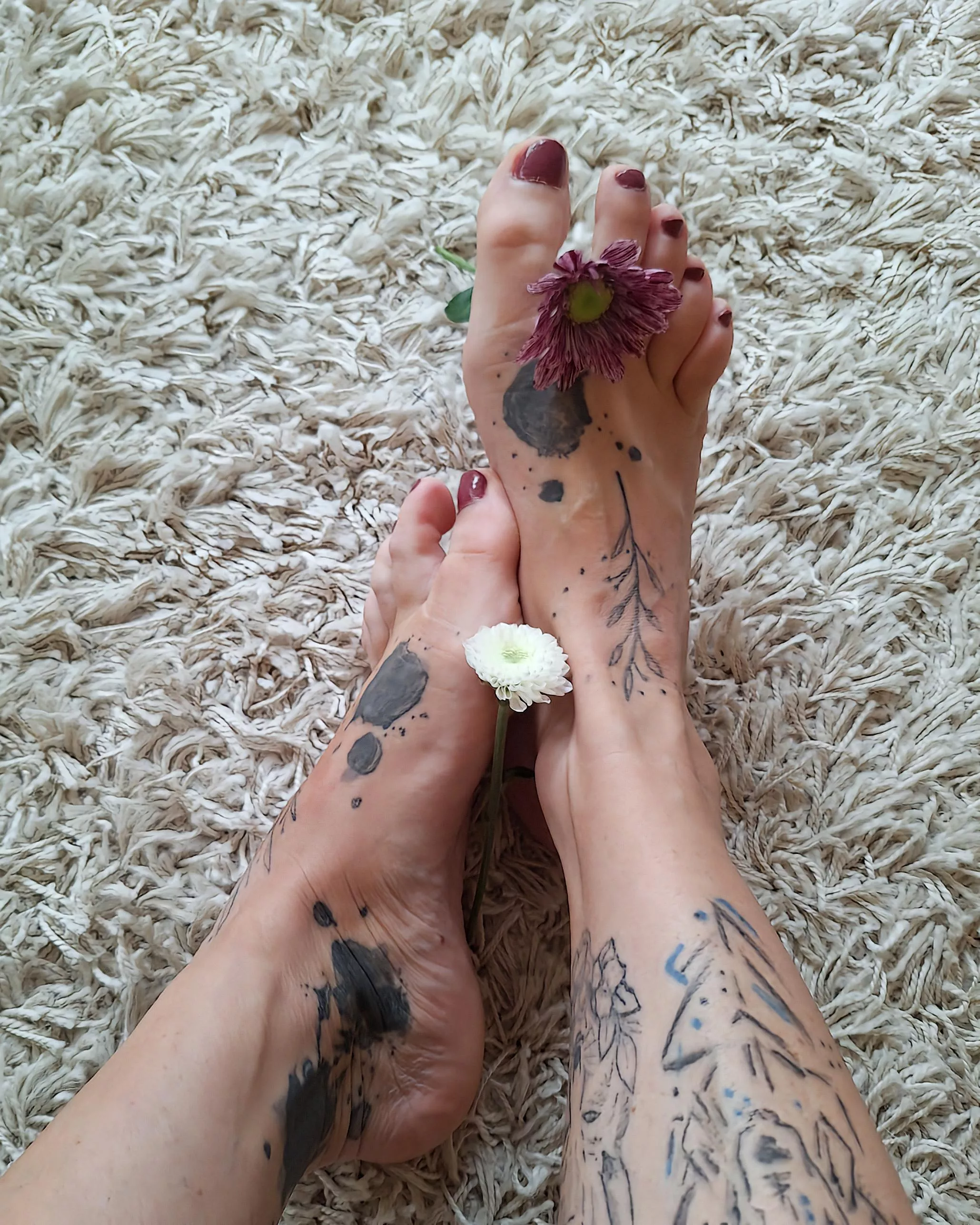Monday is funday wirh my tattooed feet 😜💐
