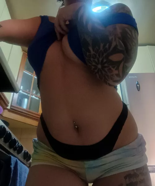 My belly button looks attractive today