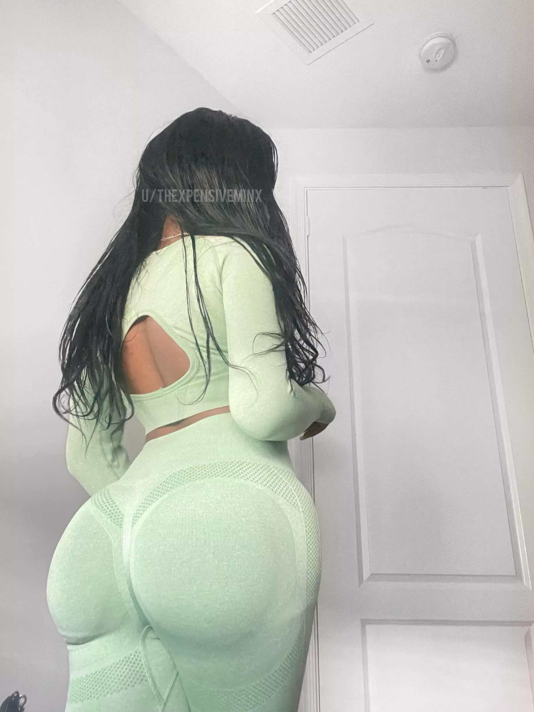 my booty in green leggings 