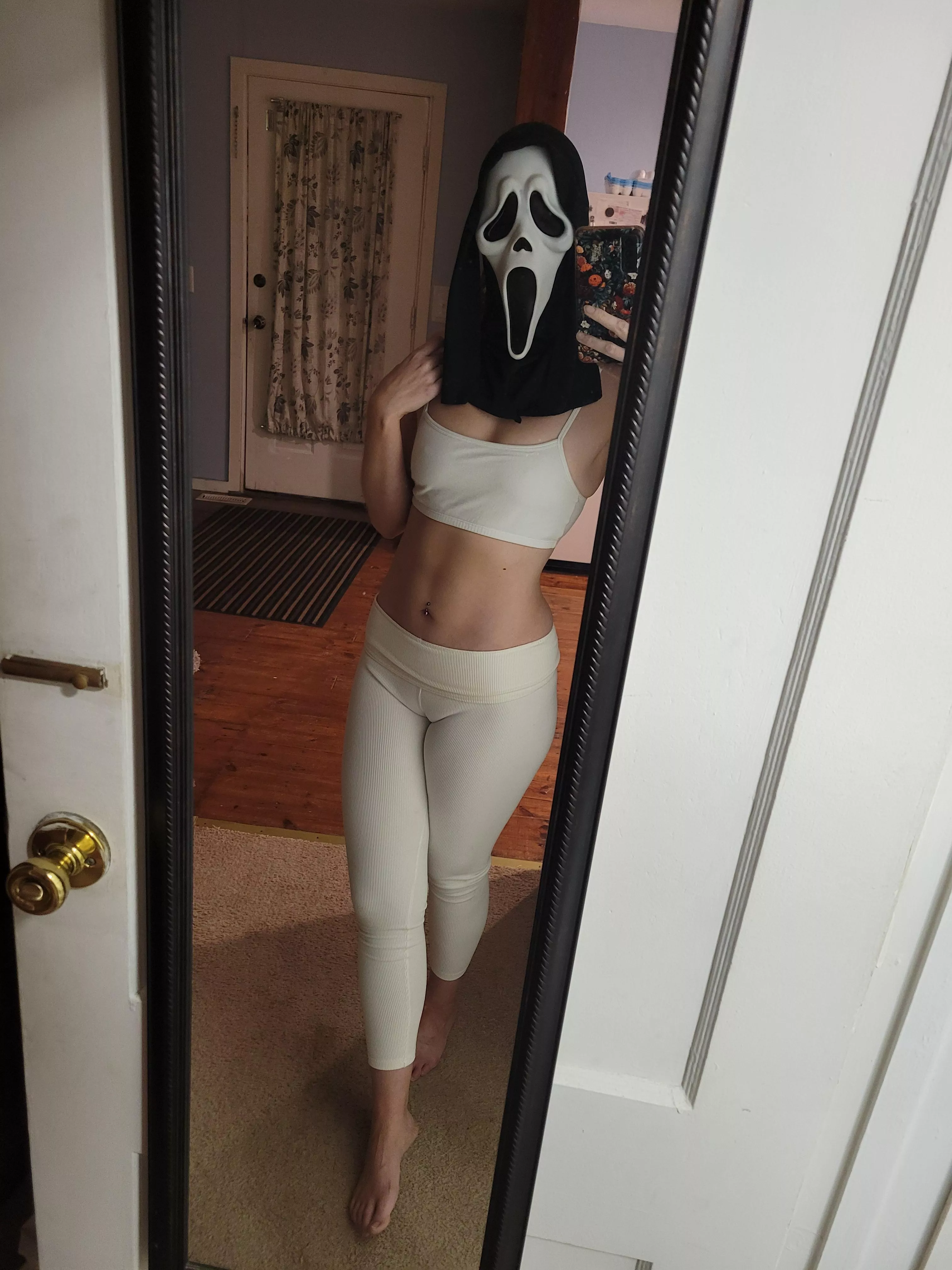 My Halloween costume--a swole-tergeist 👻 would you get hard if you saw me at a party? ( 585 )