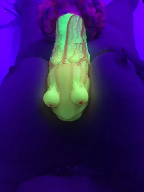 ❤️ my Lge Cuttlefish laying between my boobs 😘💋