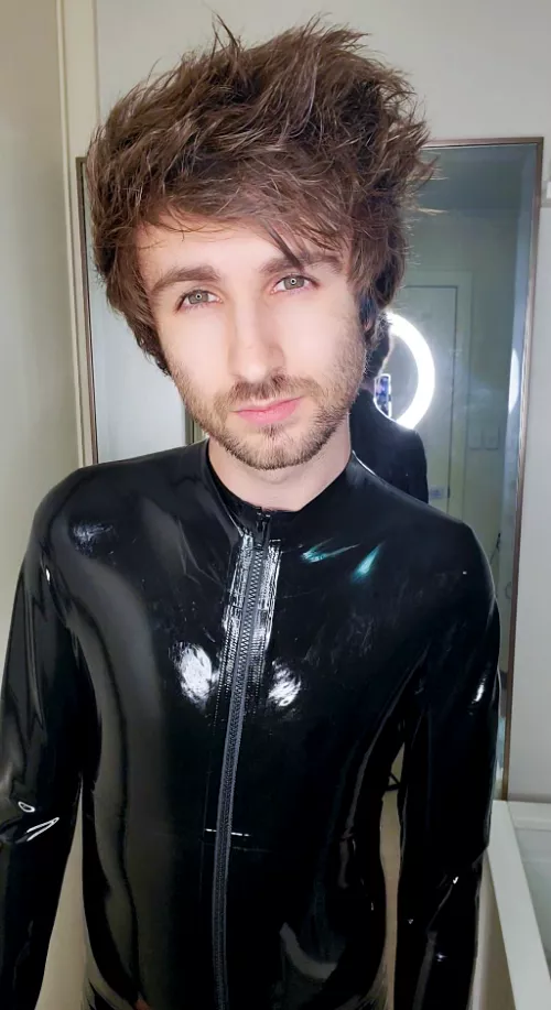 My second skin feels so good. Imagine the privilege of being able to feel it. 😏