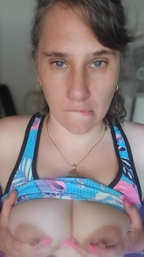 My tits only wants your mouth 