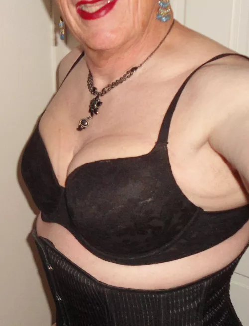 New black pushup bra... not so happy with the fit...