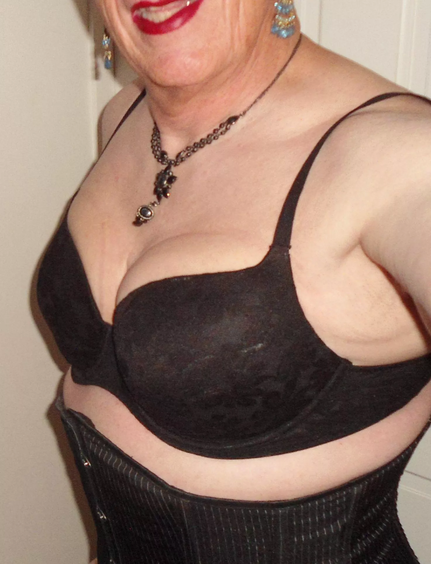 New black pushup bra... not so happy with the fit...