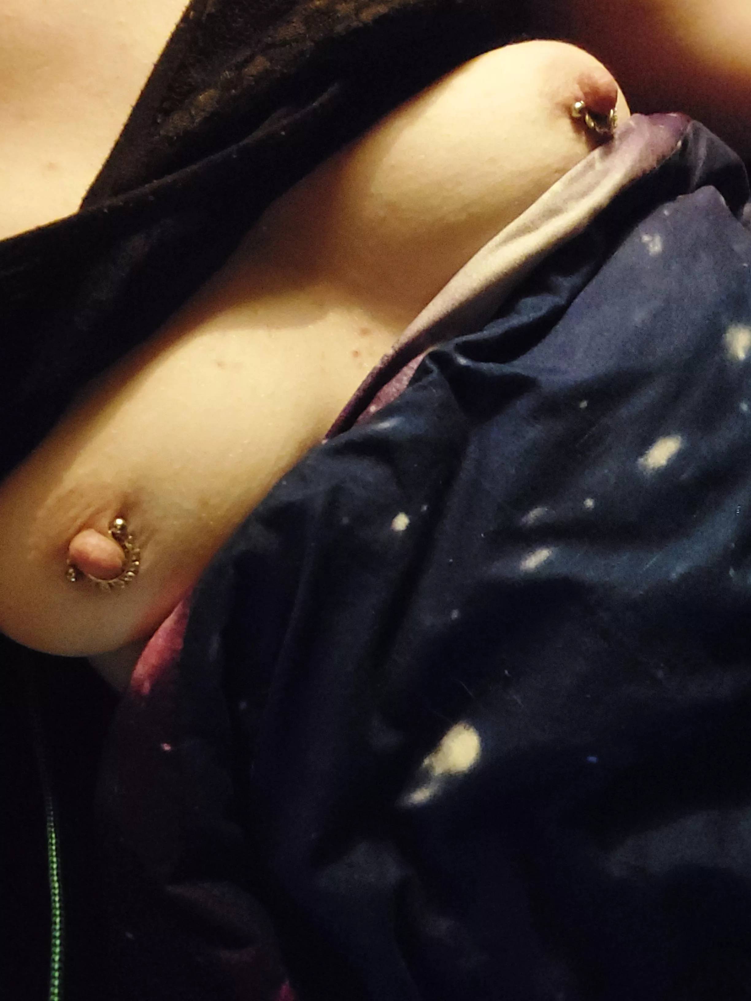 Nipple play I love it. Been yrs since I was touched by a woman. Wish I could find one locally haha. 32 y/o. 