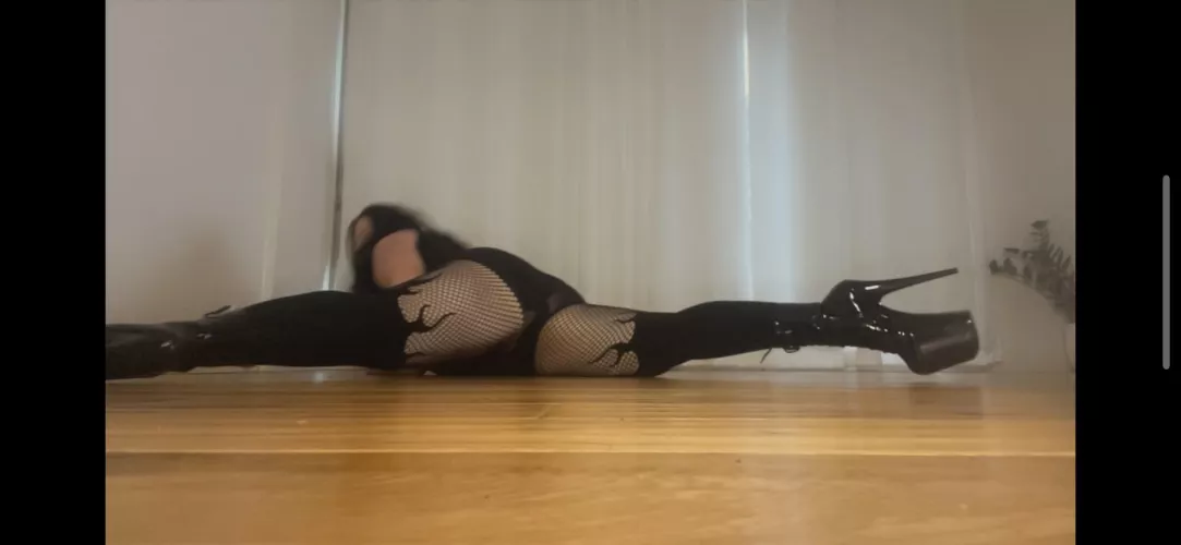 pleaser heels and splits pracatice (oc) a little dance practice