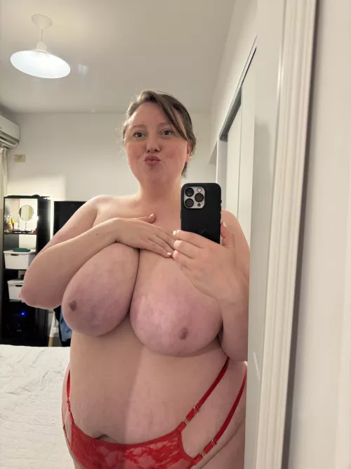 say yes or no if would you show me to your friends when we fuck?