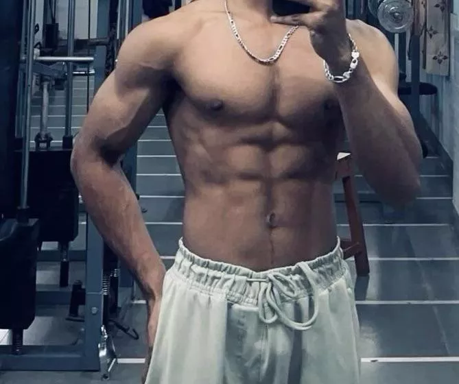 Seeking a good friend here🥂 