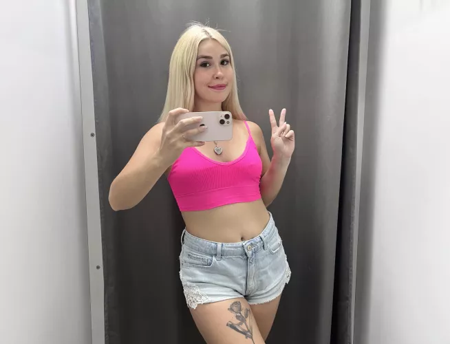 Selfies in the fitting room at the drop-off point