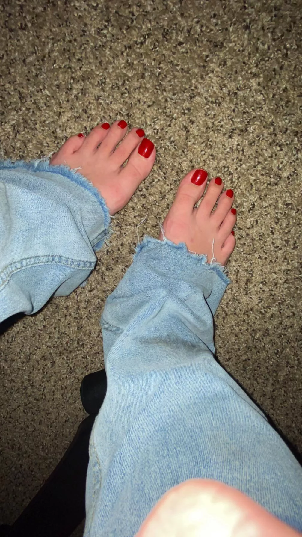 Size 9 feet long red toes