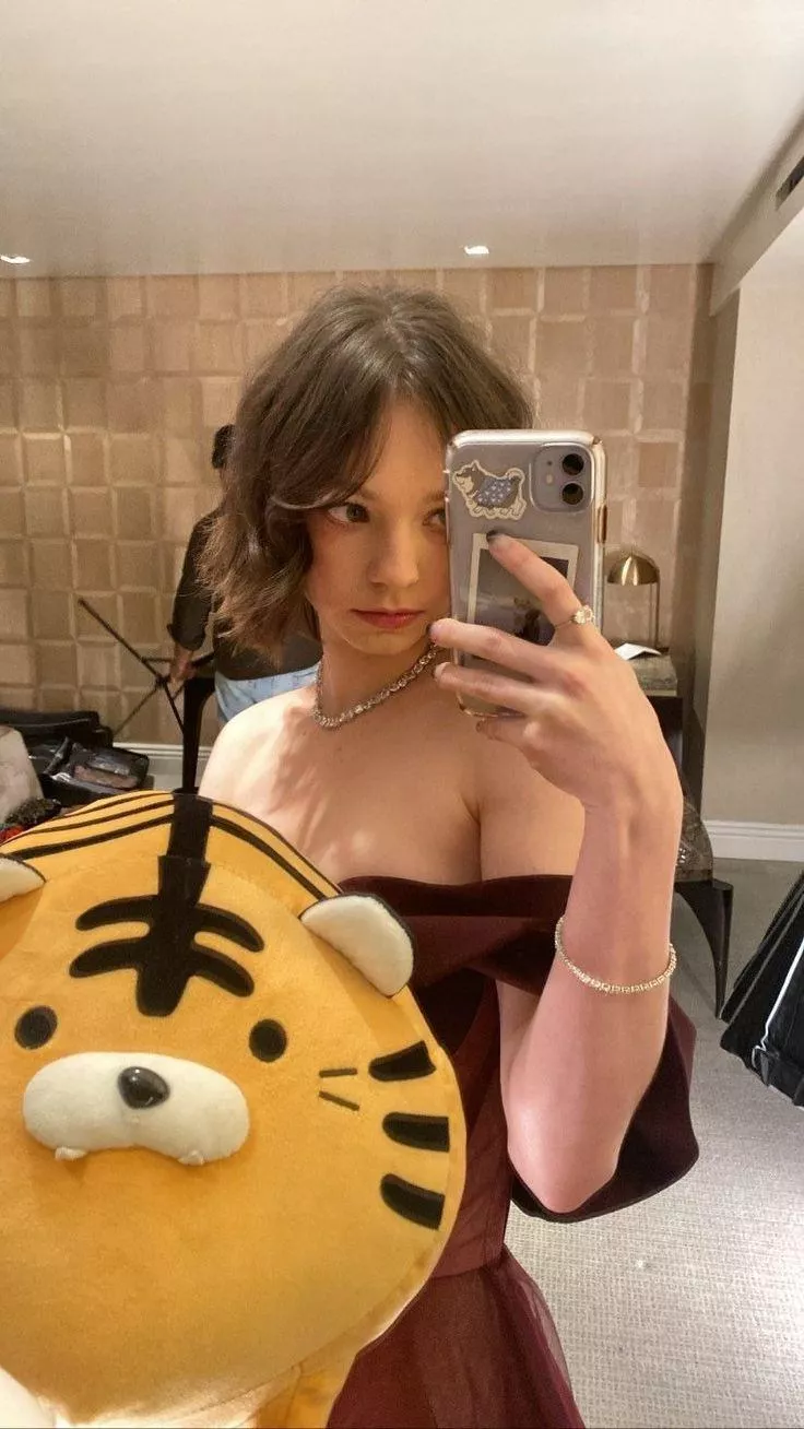 Someone so we can masturbate to Emma Myers photos? 