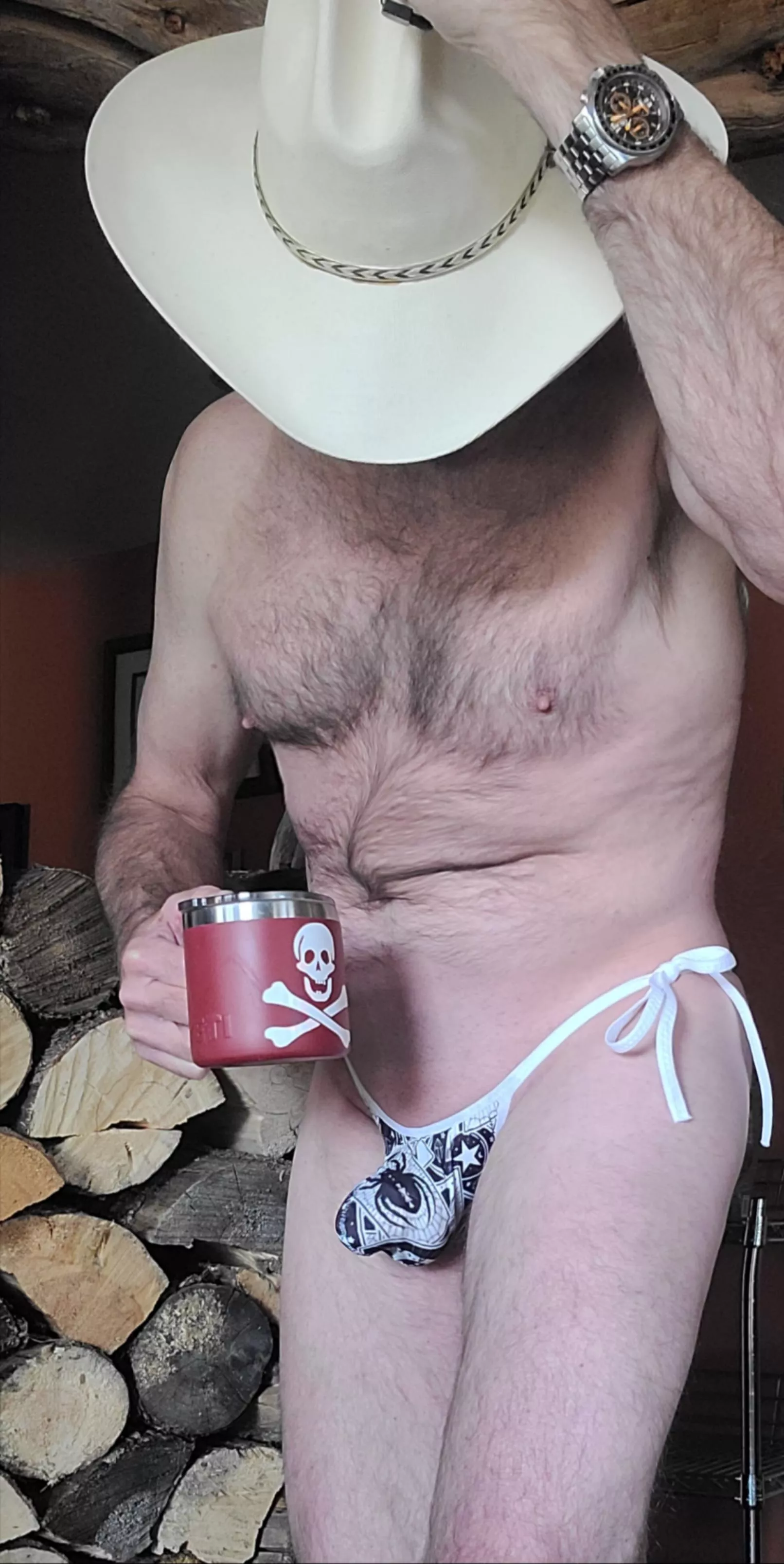 Spider in the wood pile. 😊