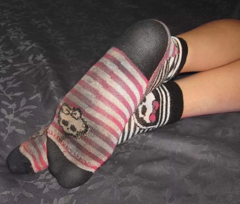 Stinky old monster high socks! 💀🎀