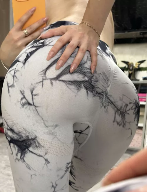 These new leggings fit my ass so tight