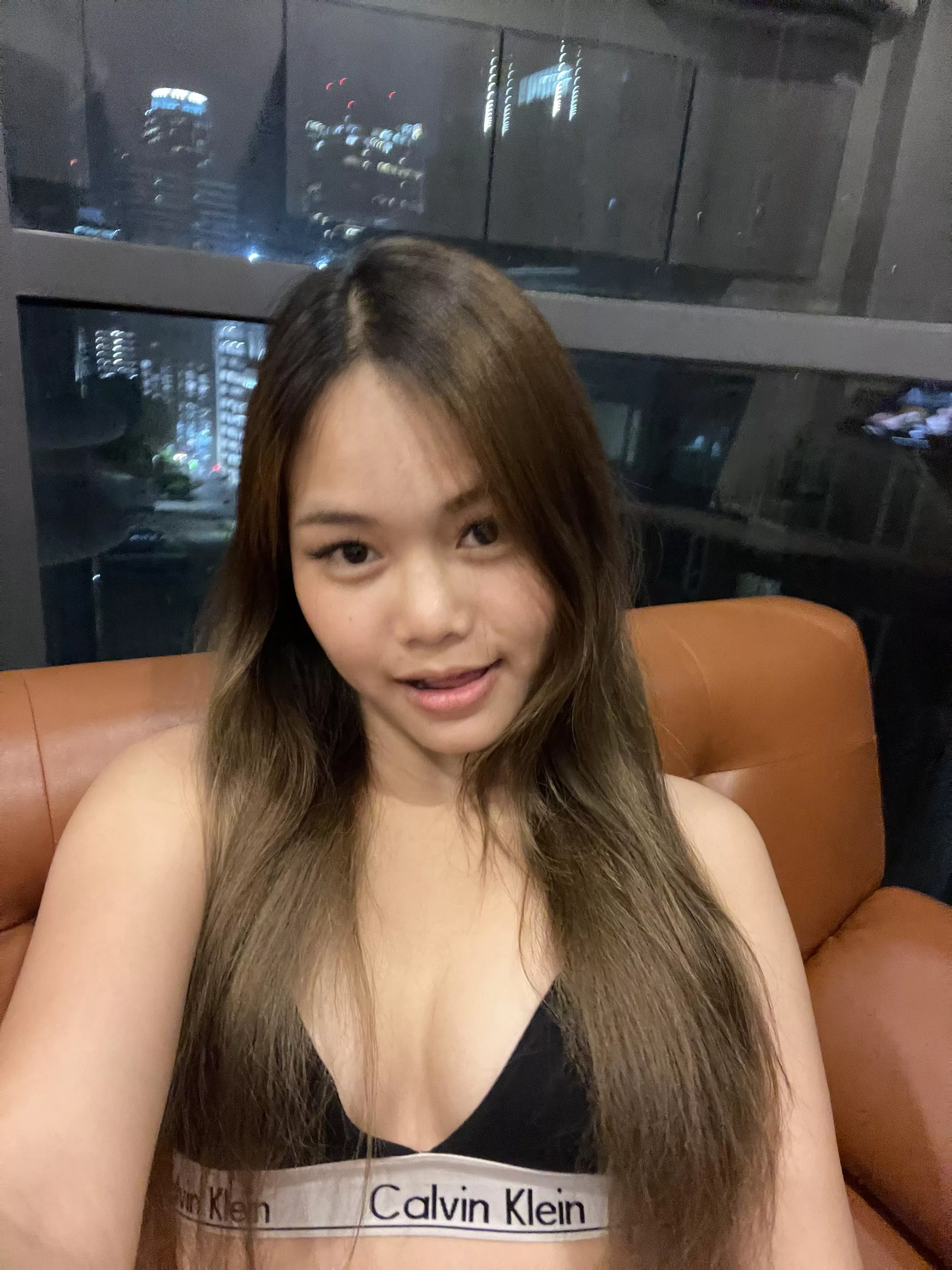 thinking about the fact that my friends might see this, makes me horny🤭