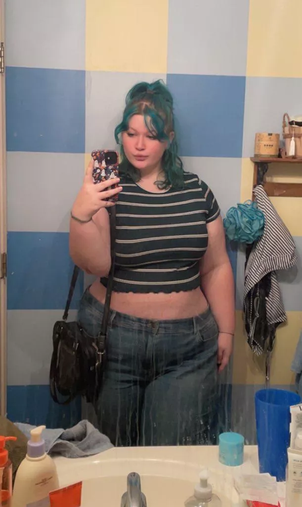 This is exactly how it should be, you pay for my bag and I wear it on a date with a real man 😘