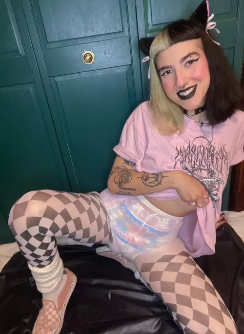 Throwback to some cute merch & bunny hops!! 