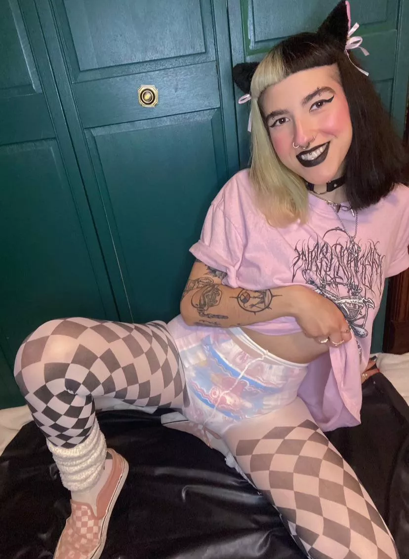 Throwback to some cute merch & bunny hops!! 