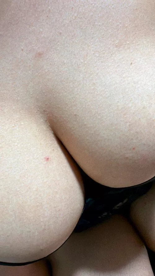 Upvote if you think I’m hot 🫣