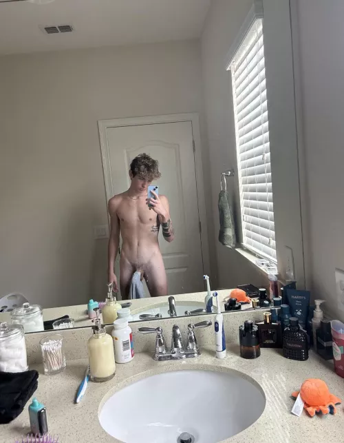 used boxers, socks, shoes, cum filled condoms + vials, and no limits custom content for sale! DM ME IF INTERESTED 😈🤑😜