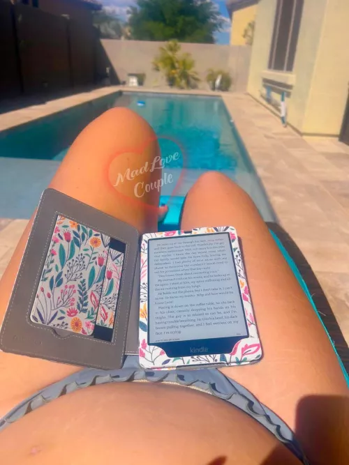 Vacation with some smutt, drinks and a pool. Just missing Someone between my legs!