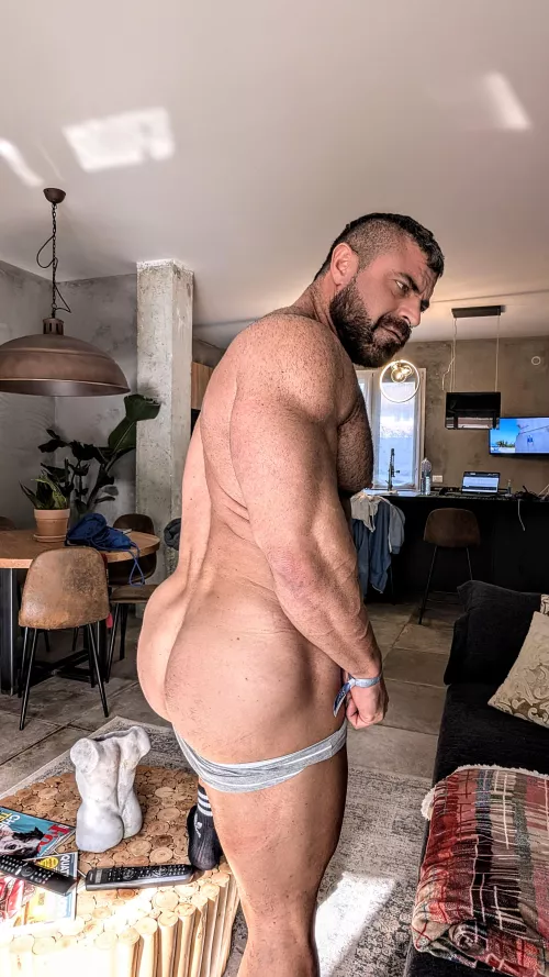 wanna visit my magical butt? @antonycorti