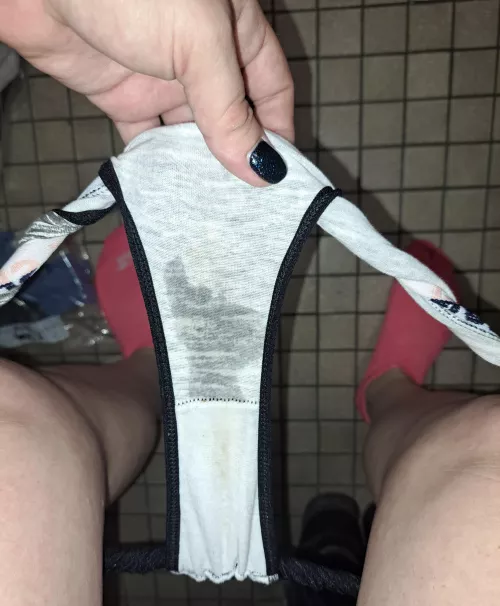 When your latin lover eats the coochie so good, you're dripping wet 5hr later! Whose on clean up duty?! 😈 