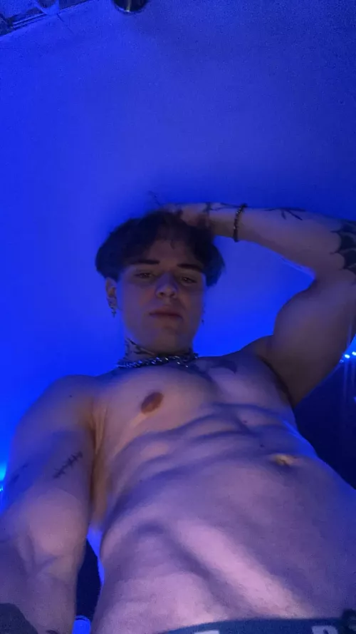 who is into younger youngs ?🤫