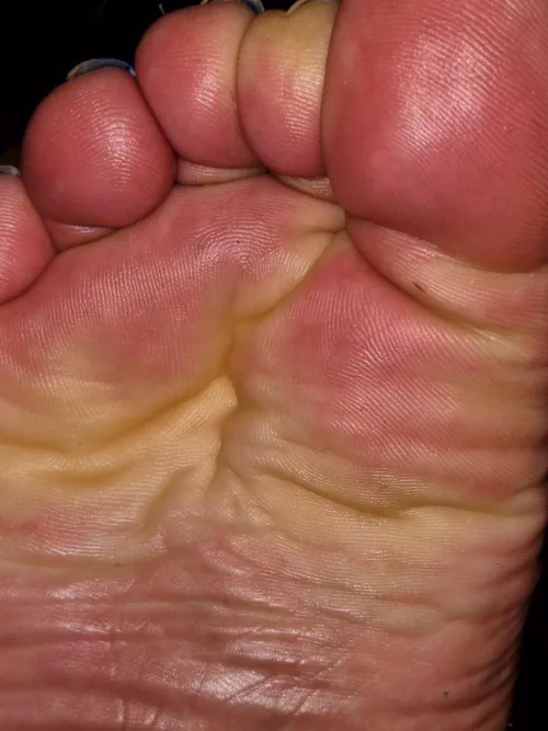 Who wants to feel the wrinkles of my sole? 🤭