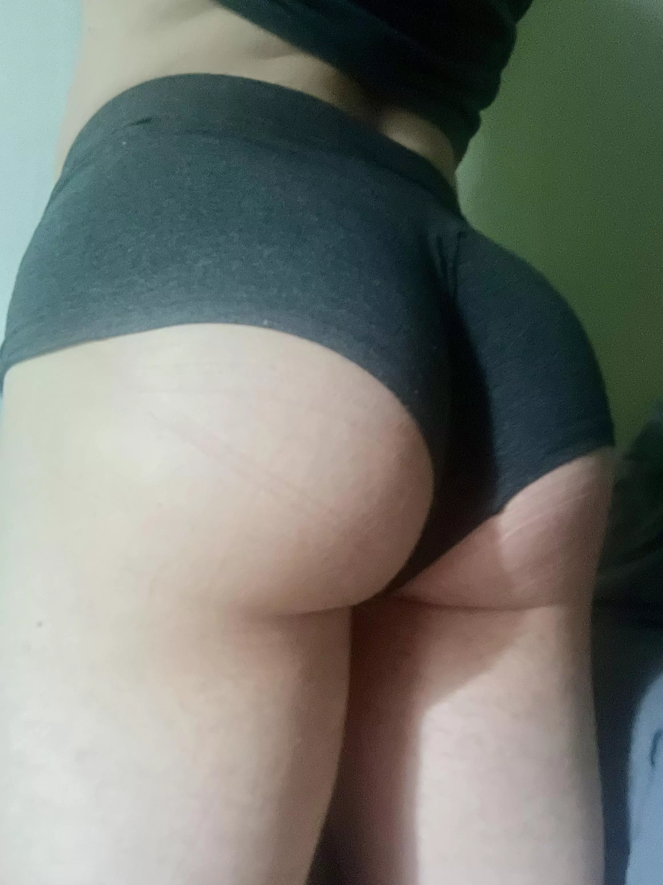 Whose balls can slap against my ass? 🫢