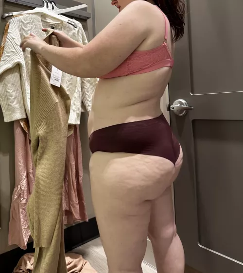 Would you come to the changing room with me?