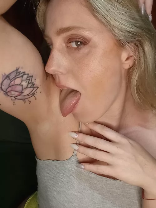 would you date a girl who was into armpit fetish like me?