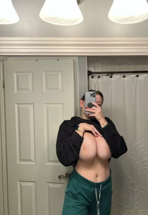 Your fave busty nurse 👩‍⚕️ 