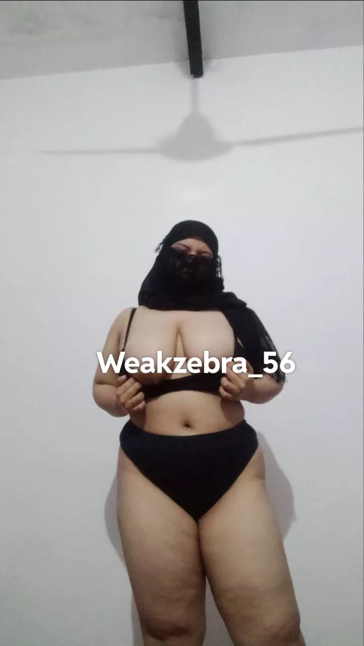 Your Indian hijabi with tits out making a reaction lucky here 