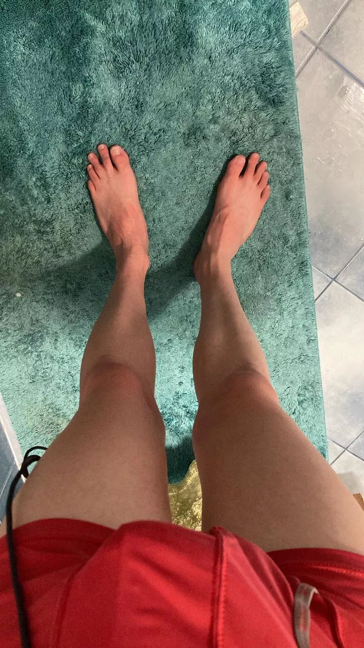 18 Australia. Just shaved my legs