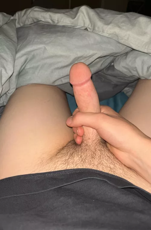18m4f any milfs looking for a young stud?