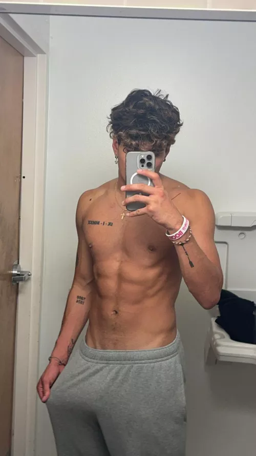 [19] Where you looking at? 