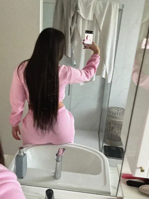 22 [f4m] do u mind if i sit on your lap instead...or do u prefer on your face