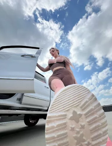 22 [f4m] Let's bring fun this saturday, NC Hotwife here! 