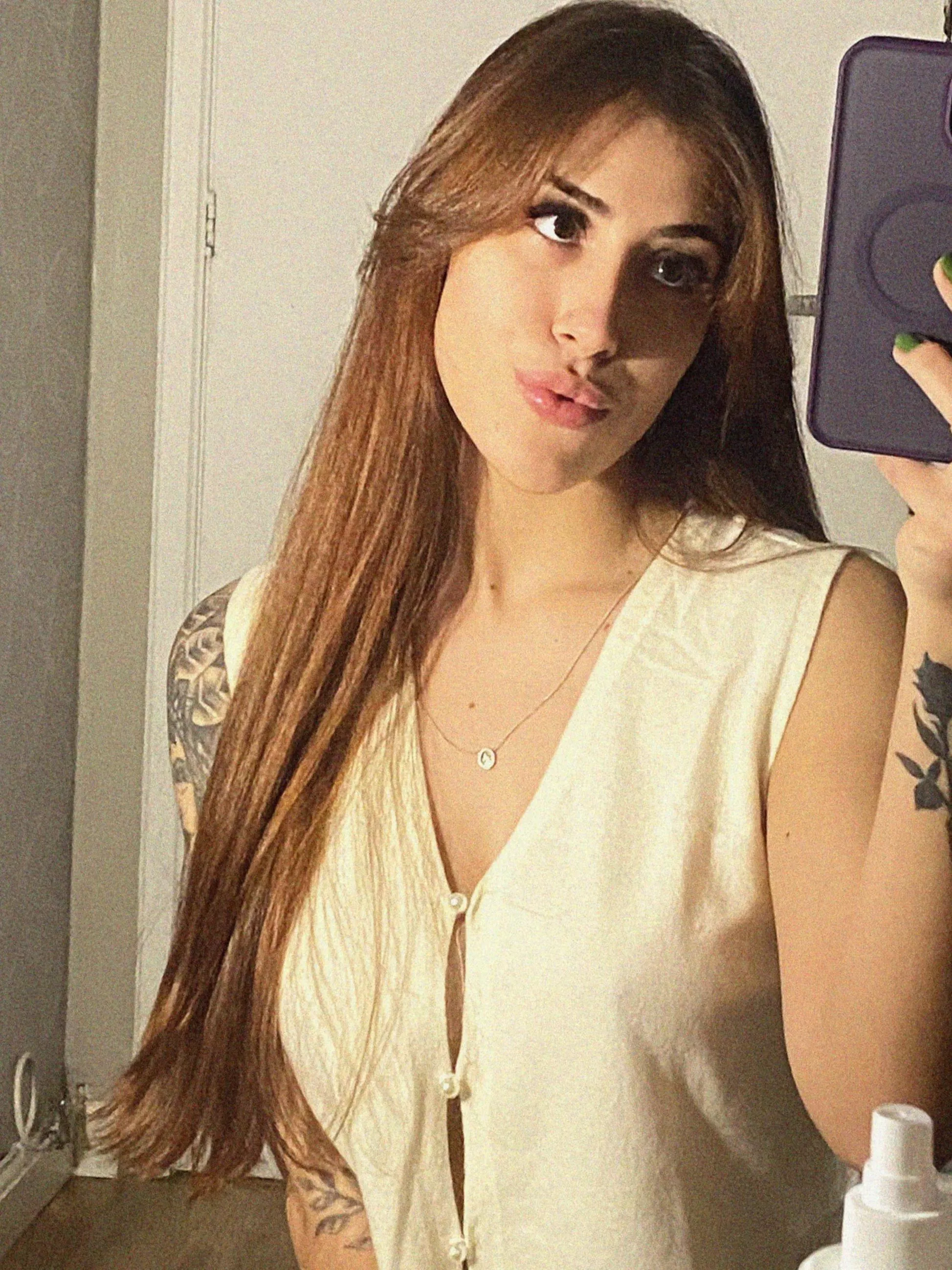 23 F4M Location-Melbourne, Feeling fierce in my white shirt and ready to flex inside and out