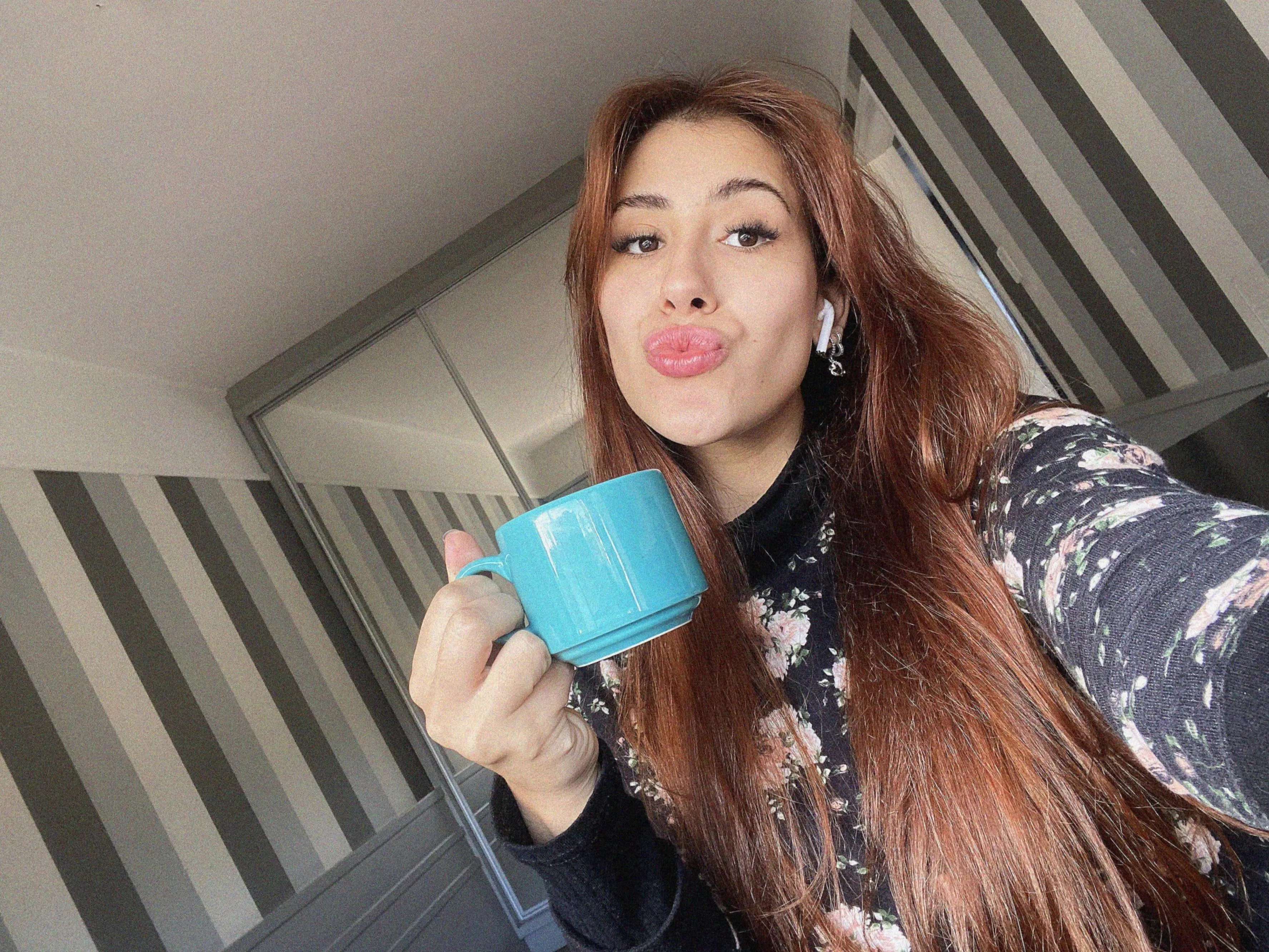 23F Coffee in one hand, confidence in the other