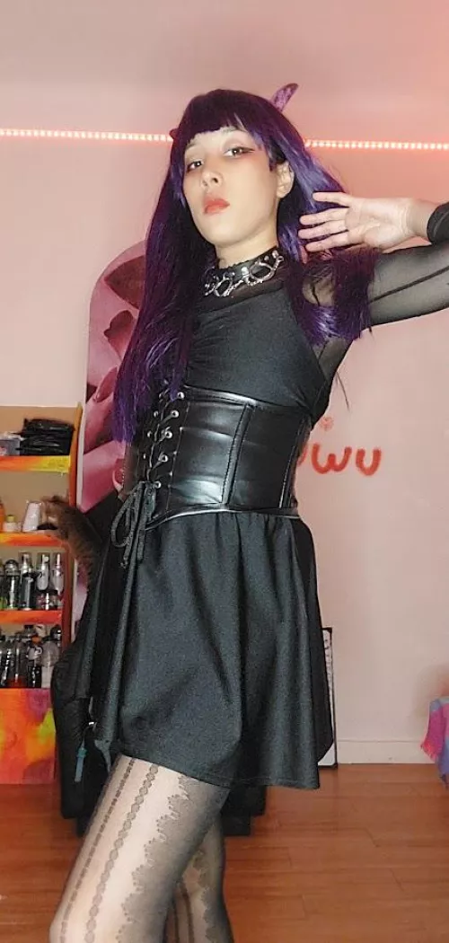 A loser like you'll never have a chance with a deviless like me