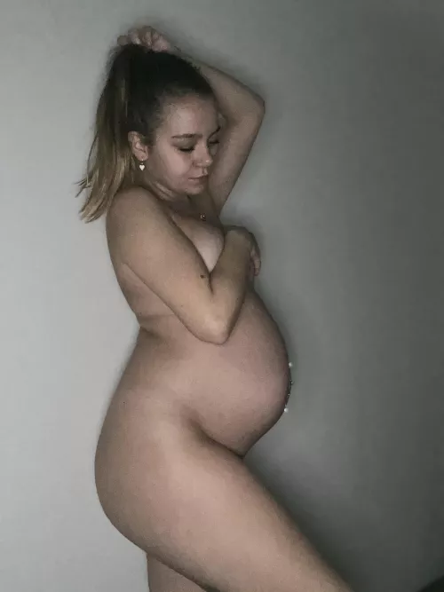 are u a fan of 19 yrs girls who are pregnant like me 🙈🤭