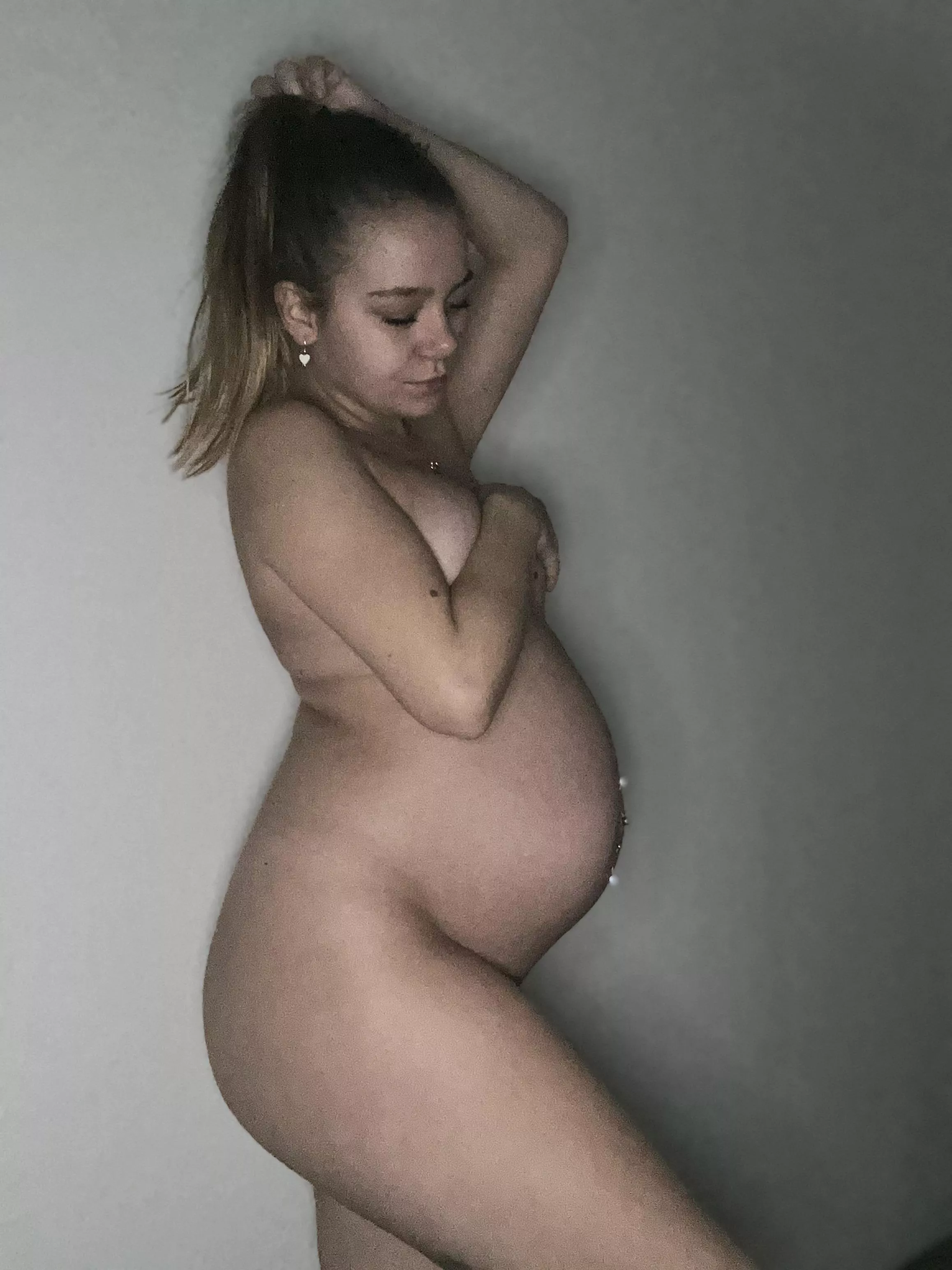 are u a fan of 19 yrs girls who are pregnant like me 🙈🤭