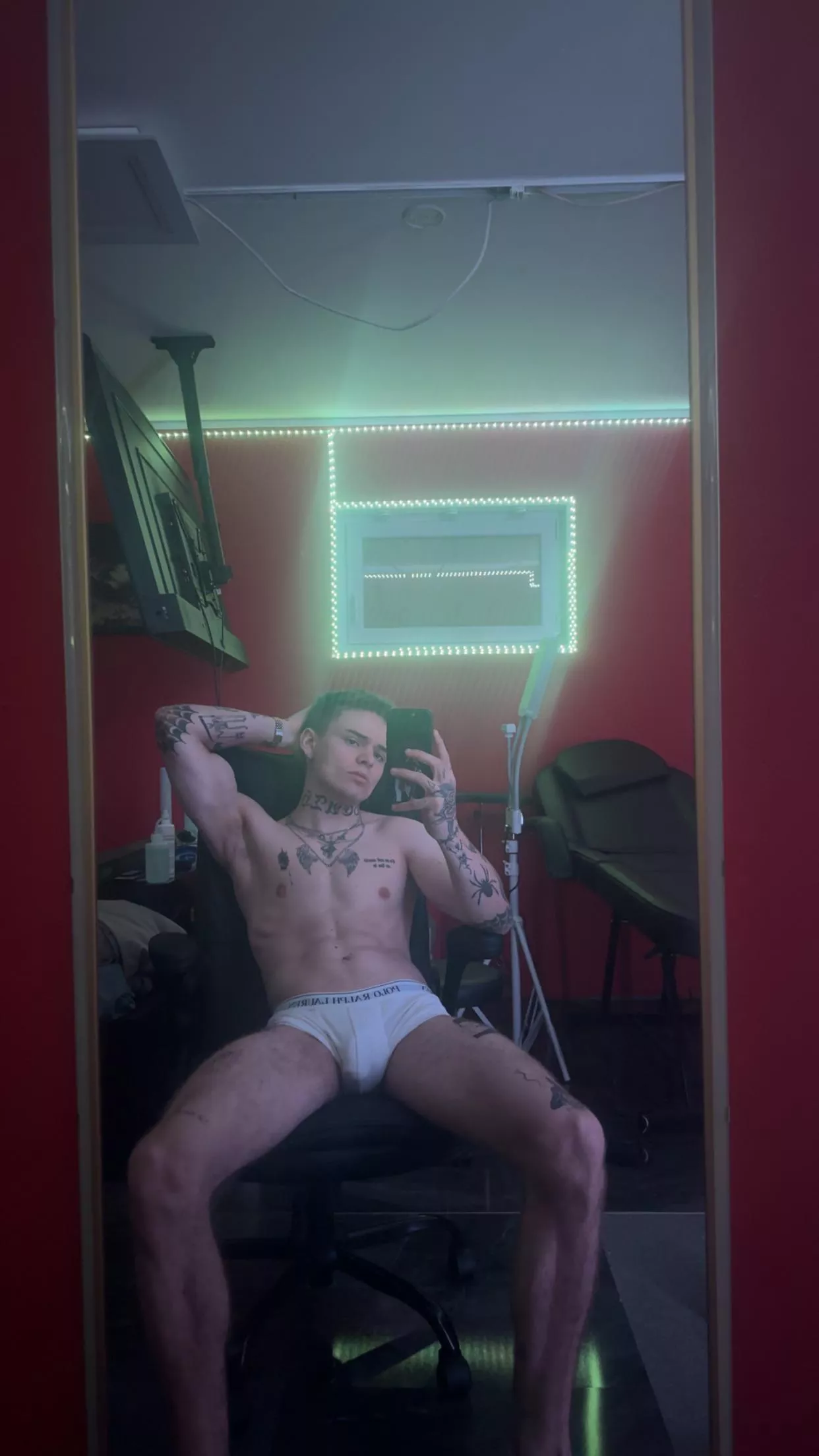 be honest am i hot ?