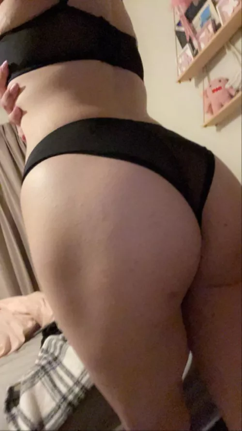 Big ol’ booty 🍑