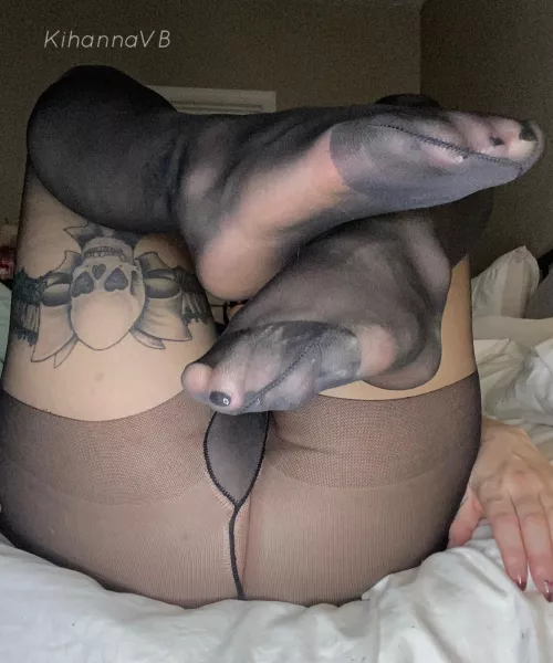 Black toes to match 🖤